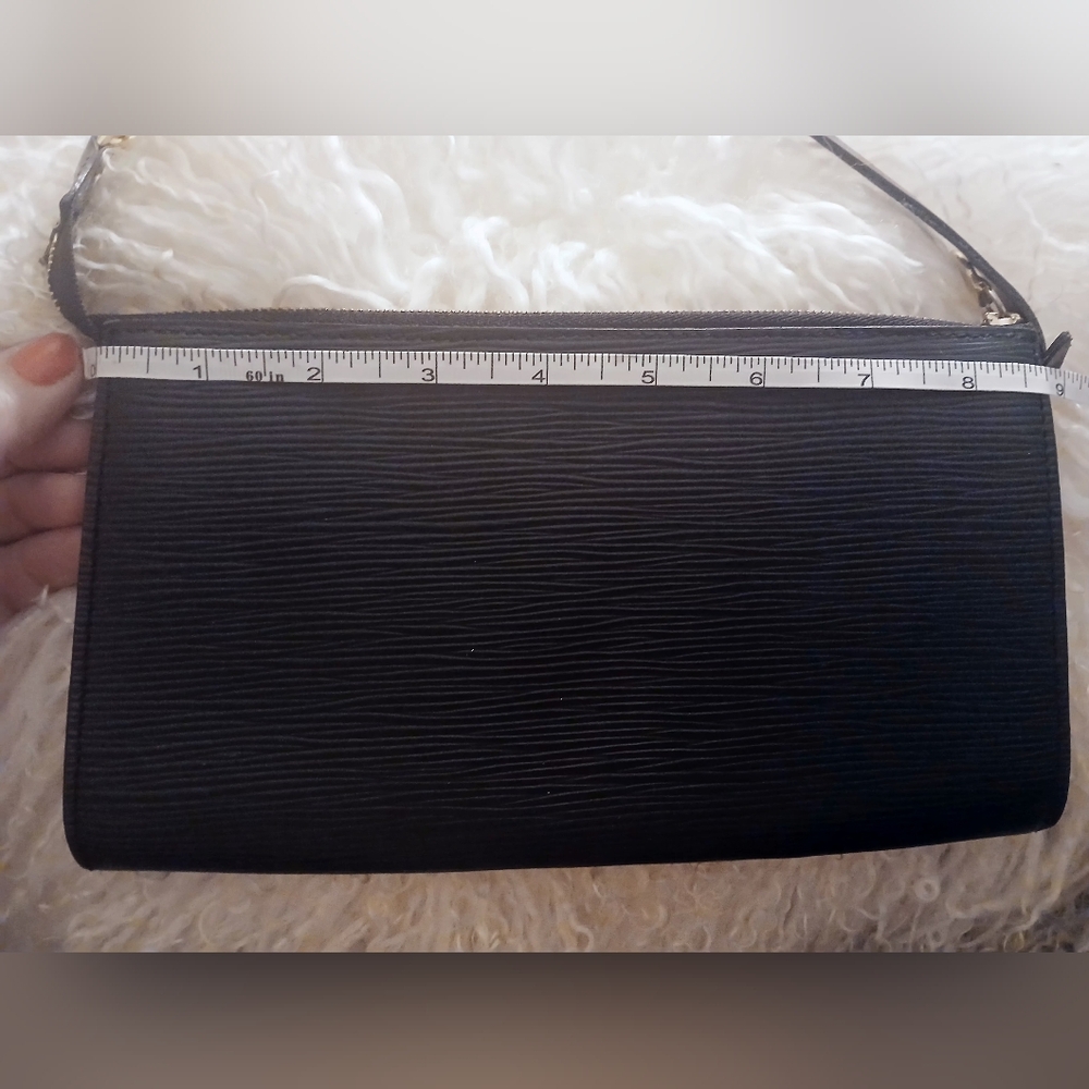 LOUIS VUITTON Epi Leather Pochette Accessoires Black - Picture 2 of 16